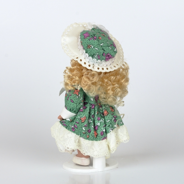 Mini bábika porcelán 12cm blond vlasy zelené šaty