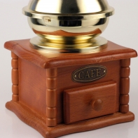 Mlynček na kávu drevený - zlatá kupola 20x12x12cm