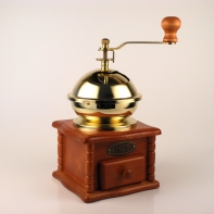 Mlynček na kávu drevený - zlatá kupola 20x12x12cm