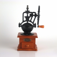 Mlynček na kávu ručné - malá prasklina šuplíčku na kávu