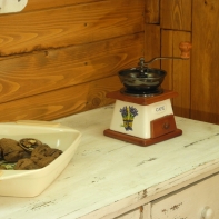 Mlynček na kávu s levandulou porcelán 