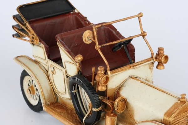 Model auto krémové 36cm