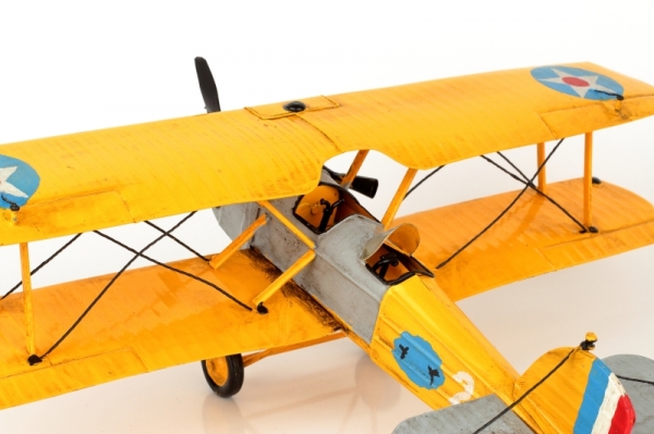 Model lietadla plech žltý 42x29cm