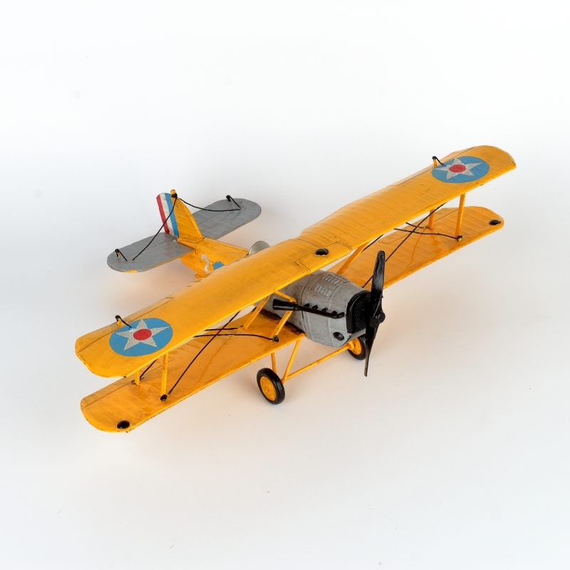 Model lietadla plech žltý 42x29cm