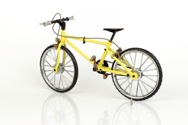 Model šlapacieho žltého kolesá