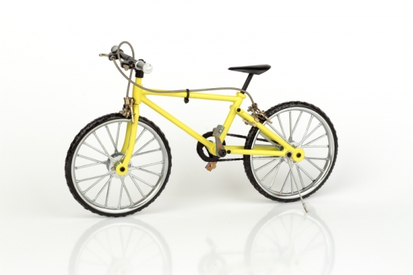 Model šlapacieho žltého kolesá