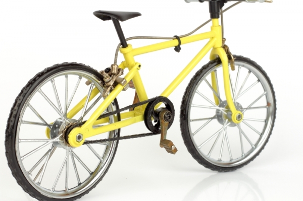 Model šlapacieho žltého kolesá