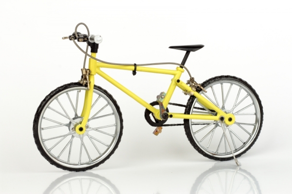 Model šlapacieho žltého kolesá