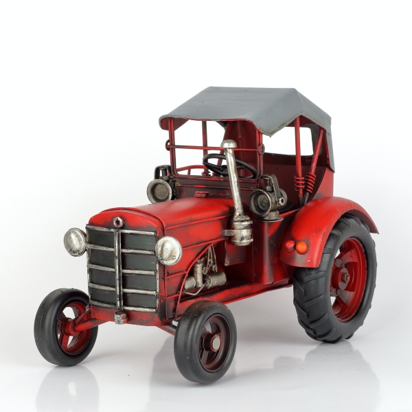 Model traktora červený plech 25cm
