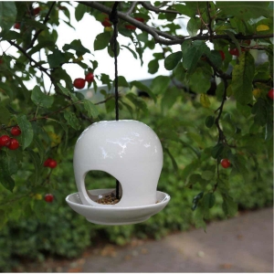 Moderné dizajnové keramické krmítko od Esschert Design / bielá