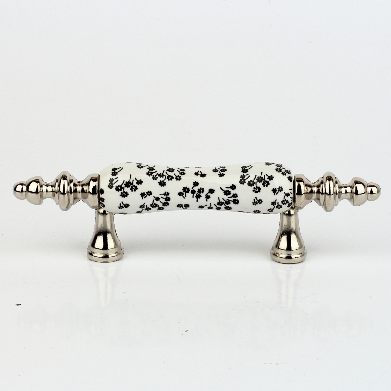 Nábytková úchytka keramická biela s čiernymi kvietkami 12x2cm