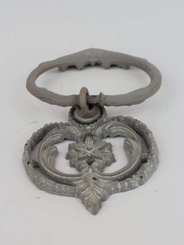 Nábytková úchytka klopadlo sivé 6x2x11cm