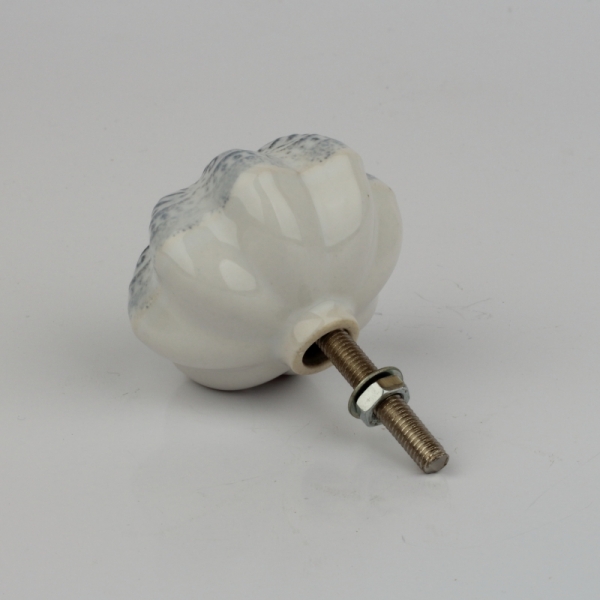 Nábytková úchytka ozdobná kvetina 4x3cm