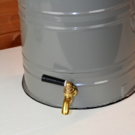 Nádoba na vodu s kohútikom sivá