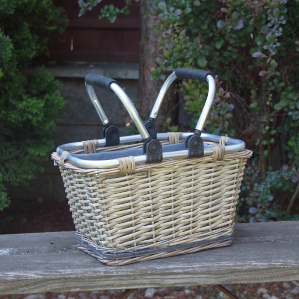 Nákupný košík s kovovými ušami