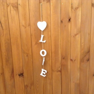 Nápis na zavesenie Love