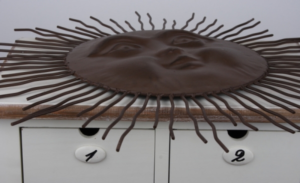 Nástenná dekorácia kovové slnka 68cm