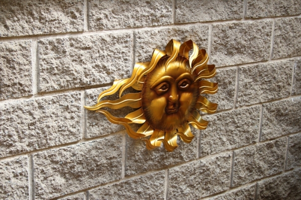 Nástenná dekorácia na stenu slnko 63,5x12,7x43cm