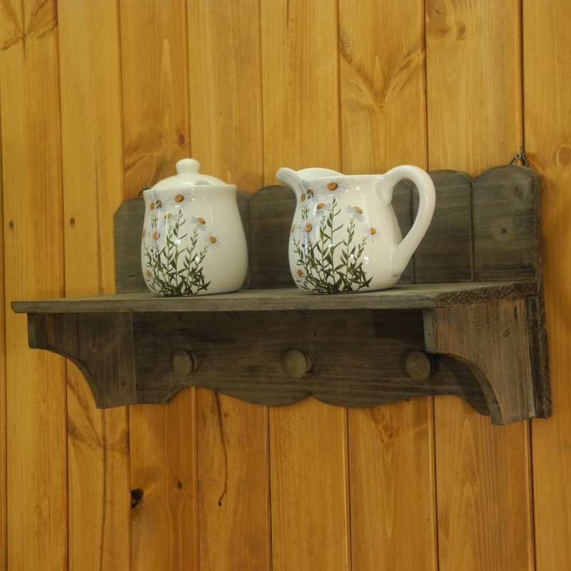 Nástenná drevená polička s háčikmi 46cm