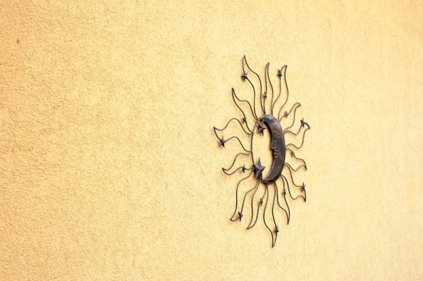 Nástenná kovová dekorácia mesiac 65x1x65cm