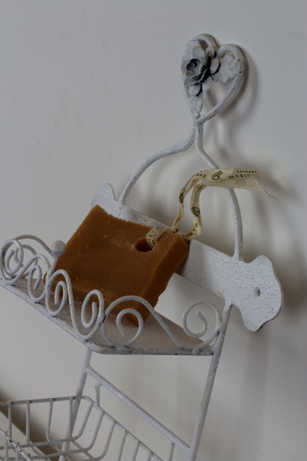 Nástenná mydelnička a vešiak 33cm