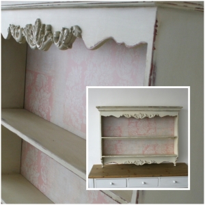 Nástenná polica v provensálskom štýle