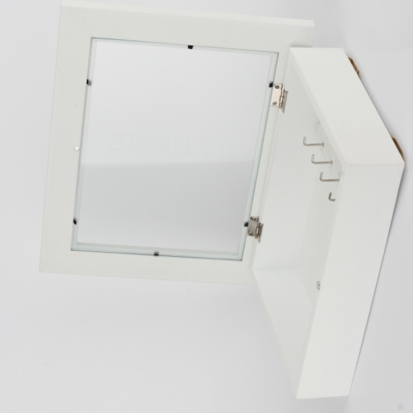 Nástenná skrinka na kľúče AT HOME 30x23x7cm