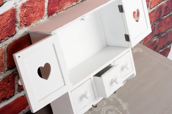 Nástenná vidiecka skrinka so srdcom 31x11x33cm