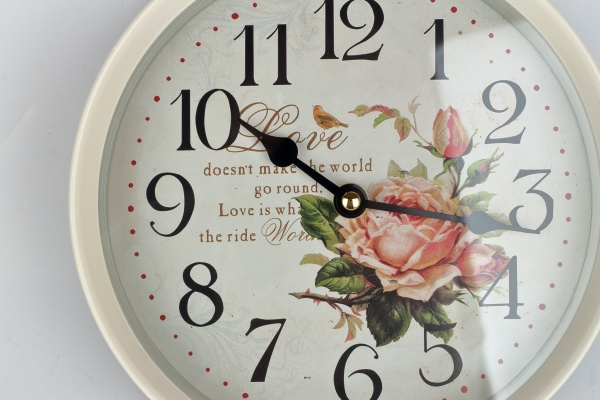 Nástenné hodiny biele s ruží kov 22cm