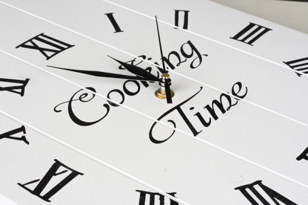 Nástenné hodiny do kuchyne doštička bielej 57x30cm