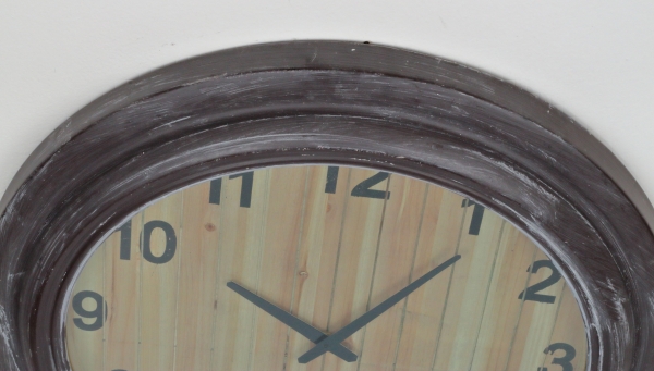 Nástenné hodiny s dreveným ciferníkom