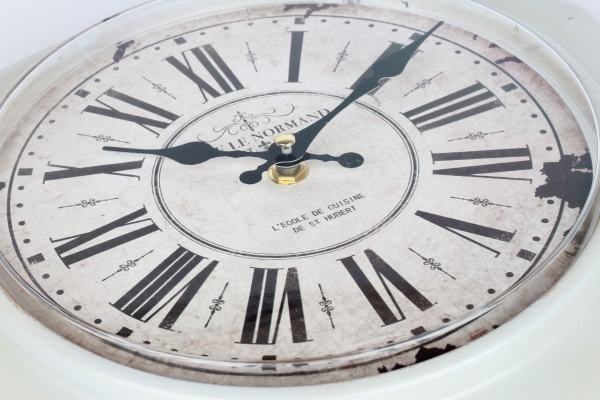 Nástenné hodiny Normand s rímskymi číslicami 33x4x32cm