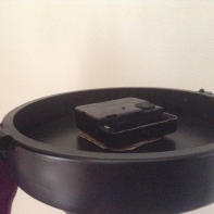 Nástenné hodiny Orleans Clock - poškriabané sklo a vymenený strojček