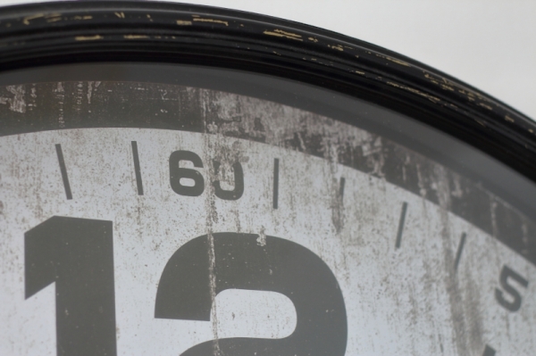 Nástenné hodiny plechové biele 90cm