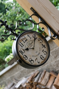 Nástenné obojstranné hodiny s veľkým ciferníkom 23cm