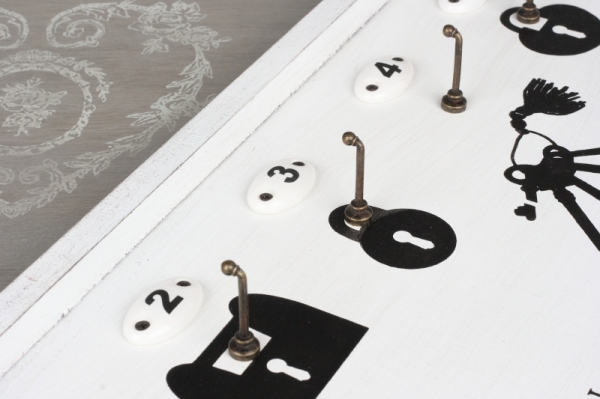 Nástenný drevený vešiak na kľúče 50x23x2cm