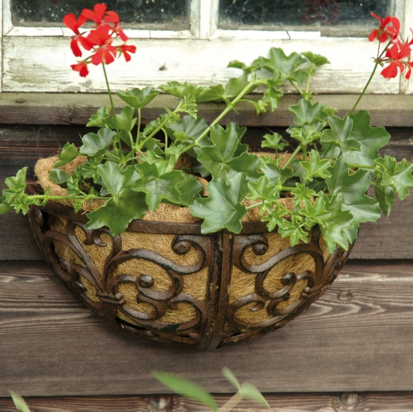 Nástenný kvetináč liatinový