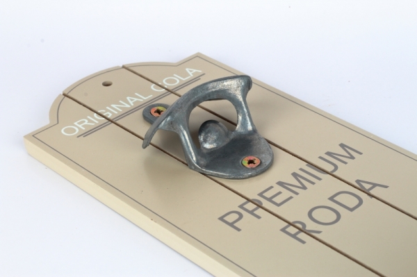 Nástenný otvárač fliaš so zásobníkom na zátky Original cola svetlý 12x4,5x30cm 