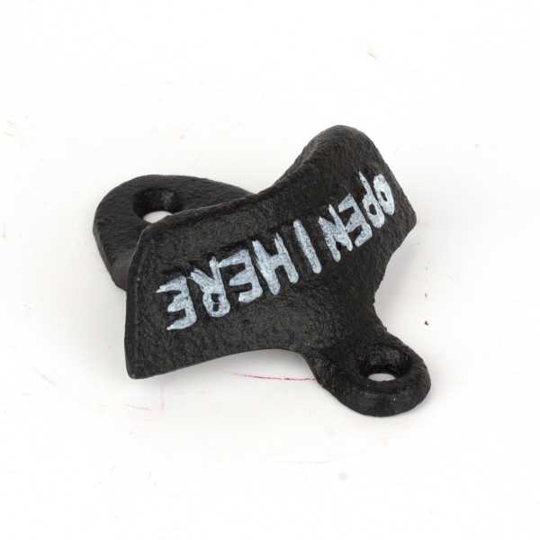 Nástenný otvárač na pivo liatina