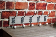 Nástenný vešiak drevený 5 háčikov 58cm