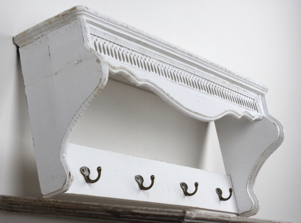 Nástenný vešiak na kabáty s policou 85x19x33cm