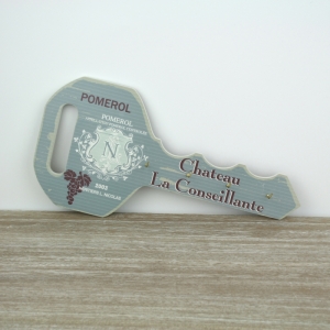 Nástenný vešiak na kľúče v tvare kľúča