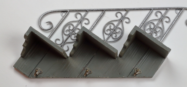 Nástenný vešiak schody 75x27cm