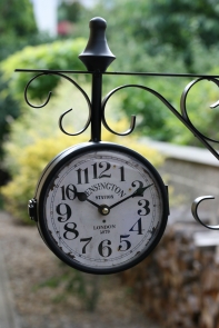 Obojstranné hodiny kovové London 16x16cm