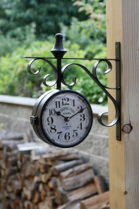 Obojstranné hodiny kovové London 16x16cm