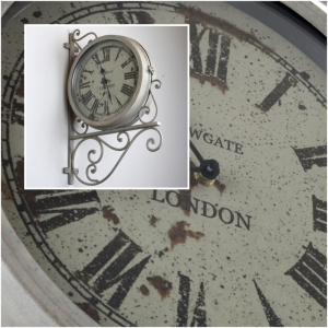 Obojstranné nástenné hodiny biele s rímskymi číslami 57cm