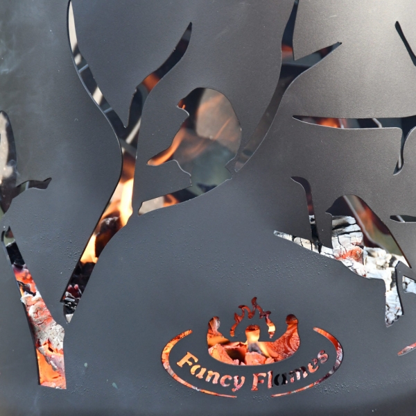 Ohnisko na záhradu vtáčiky na vetvách