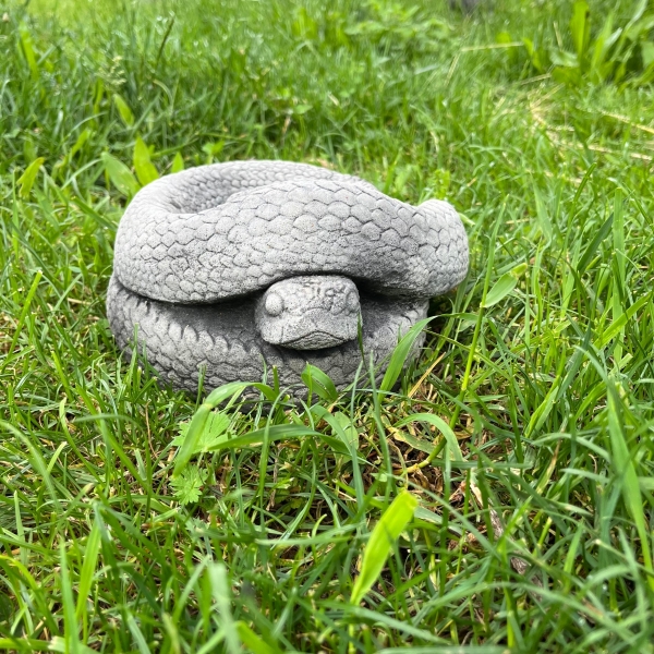 Originálna záhradná dekorácia had 5kg
