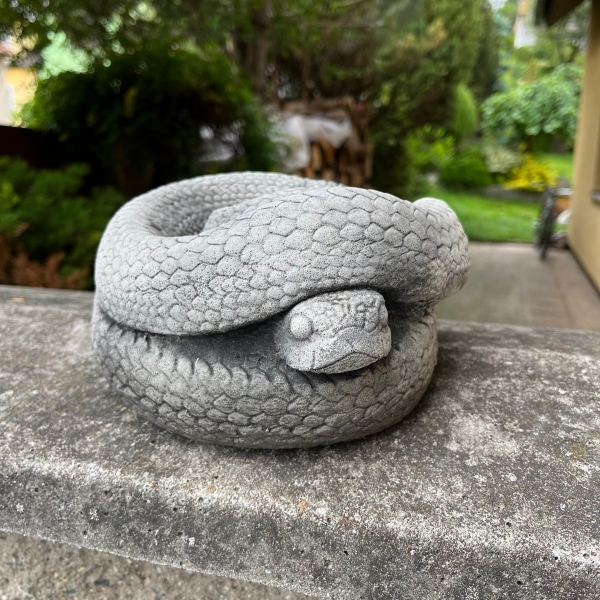 Originálna záhradná dekorácia had 5kg