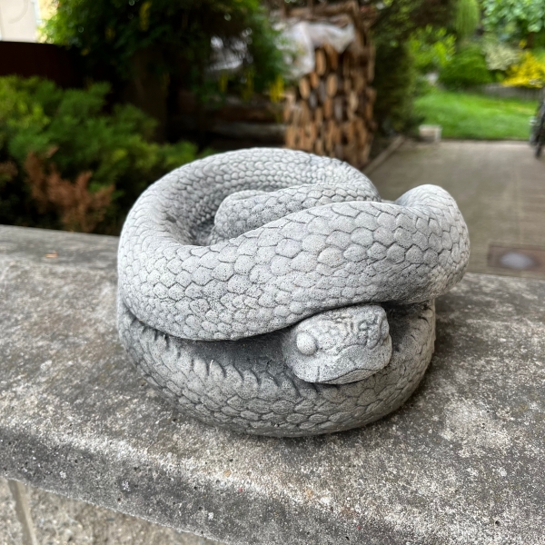 Originálna záhradná dekorácia had 5kg